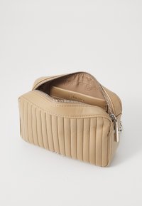Calvin Klein MINI LINE CAMERA BAG - Sac bandoulière - amphora