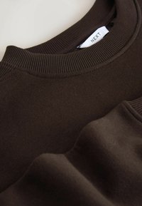 Ikdienas džemperis - chocolate brown
