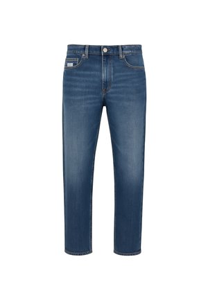 Jeans in denim blu con taglio a gamba dritta, dotati di chiusura frontale con bottoni e cerniera, cinque tasche e sottili dettagli di scoloritura.