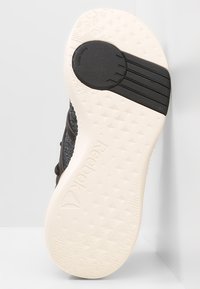 Reebok Sportovní boty - grey