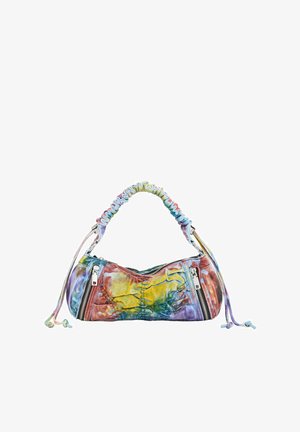Borsa a tracolla multicolore tie-dye con manico arricciato, due tasche verticali con zip sul davanti e dettagli regolabili con coulisse ai lati.