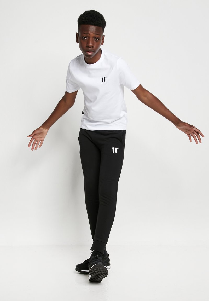 11 DEGREES CORE - Camiseta básica - white
