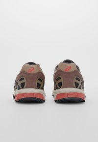 ASICS SportStyle GEL SONOMA UNISEX - Sneakers low - black/clay canyon