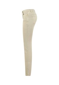 Pantalones slim-fit beige hechos de una suave mezcla de algodón, con una cintura de altura media, cinco bolsillos y detalles de costura sutiles.