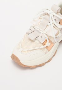 Thumbnail Image 6