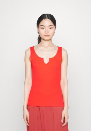 Anna Field Petite Topper - red