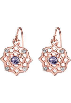Rosenfarvede øreringe med indviklet gitterdesign, der har en central lilla sten og omkringliggende klare ædelstene, accentueret af elegante kroge.