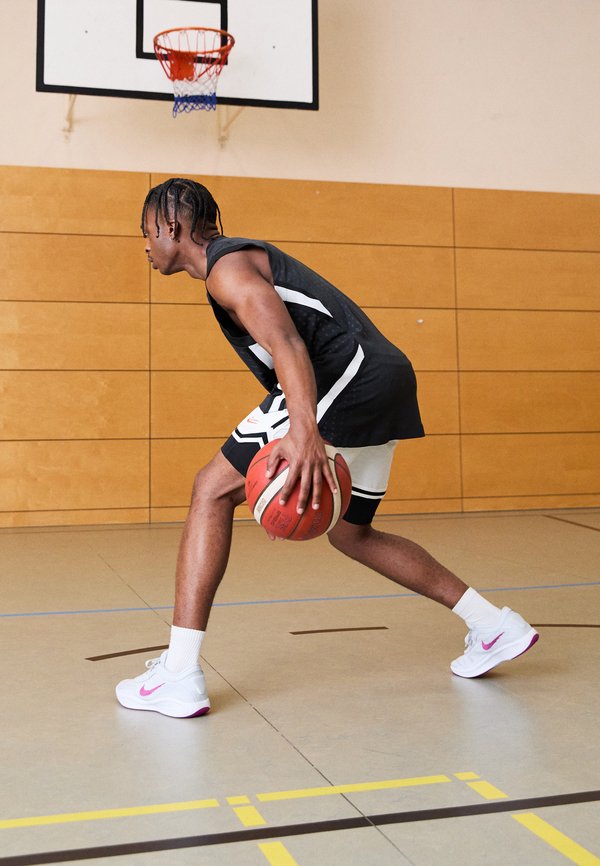 HUSTLE ACADEMY - Basketball shoes4