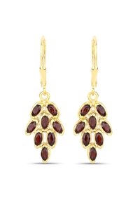 Boucles d'oreilles dorées au design cascade avec plusieurs pierres de grenat taillées en marquise, présentées dans une arrangement en forme de feuille.