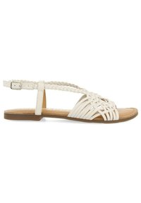 Sandalias planas blancas con un diseño de tira trenzada en la parte superior y una correa de tobillo ajustable, con una suela marrón y correas texturizadas.