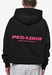 Pegador COLNE LOGO HOODIE - Džemperis ar kapuci - washed black/virtual pink