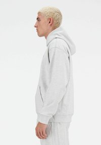 New Balance ATHLETICS FRENCH TERRY  - Felpa con cappuccio - ash heather
