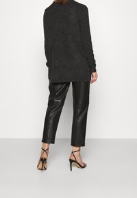 Vero Moda Neuletakki - black