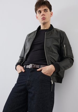 Bolongaro Trevor BEKLEIDUNG MA1 MAX BOMBER - Leren jas - black madb