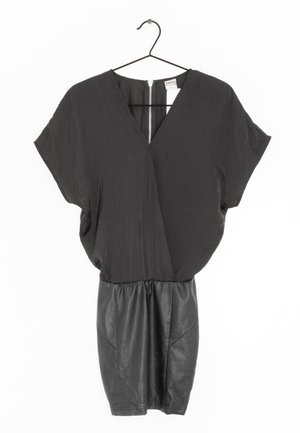 Object, Tubino - black
