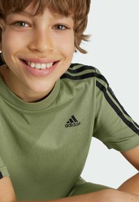 adidas Performance TEE - Camiseta estampada - tent green black