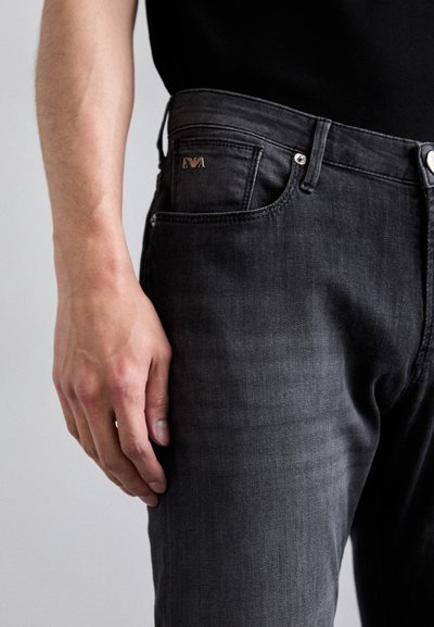Emporio Armani Pieguloša piegriezuma džinsi - denim nero