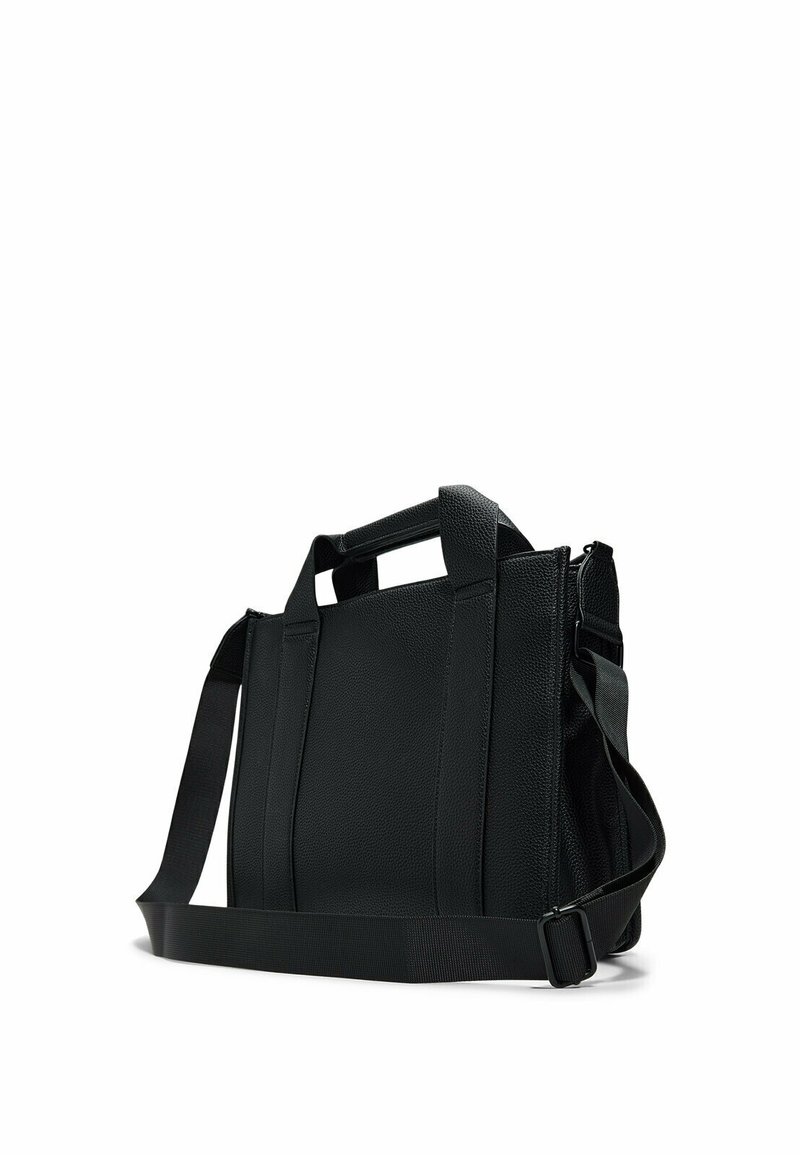 Borsa in pelle nera con un design strutturato, manici superiori, tracolla regolabile e finitura testurizzata. Chiusura con zip lungo un lato.