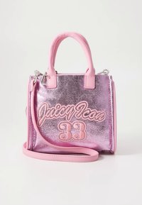 Roze metalen handtas met dubbele handvatten, afneembare schouderriem, geborduurd "Juicy Icon 33" logo en een gladde textuur.