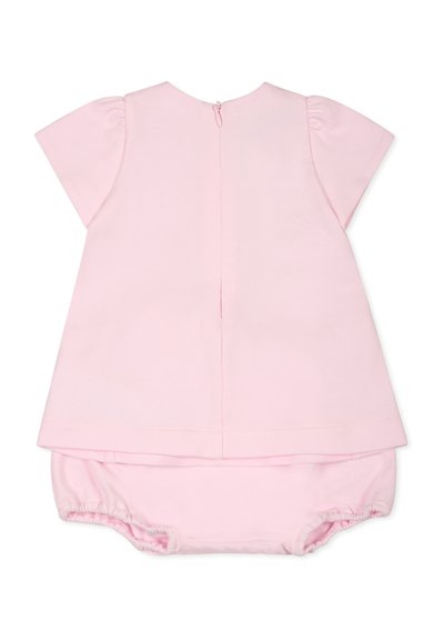 Abito corto a maniche corte di colore rosa chiaro con maniche arricciate, zip sul retro e pantaloni a sbuffo integrati. Realizzato in morbido cotone con una consistenza liscia.