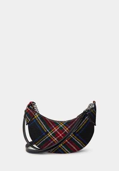 Fekete és többszínű kockás táska íves kialakítással, láncos fémrészletekkel és kontrasztos bőr pánttal. Texturált gyapjú anyag.
