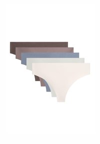 Packung mit sechs Damen-Tangas in verschiedenen Farbtönen: Dunkelbraun, Mauve, Blau, Hellblau, Hellgrau und Weiß. Glatter, dehnbarer Stoff.