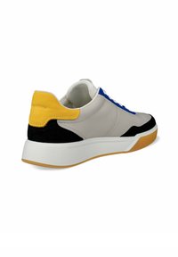 Sneaker mit einem leichten grauen Leder-Obermaterial, schwarzen Wildlederakzenten, einer gelben Fersenschlaufe und blauen Details. Weiße Mittelsohle mit Gummisohle.