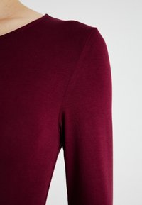 Gina Tricot SOFT TOUCH CREW NECK TOP - Hosszú ujjú felső - zinfandel