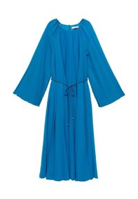 O rochie lungă, pliată, de culoare albastru strălucitor, cu mâneci clopot, guler rotund și o curea legată în talie pentru un fit reglabil.