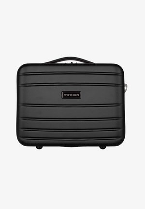 Schwarzes Hartschalenetui mit strukturierter Oberfläche, versehen mit horizontalen Linien und einer auffälligen Logo-Plakette in der Mitte. Abgerundete Kanten und ein Griff.