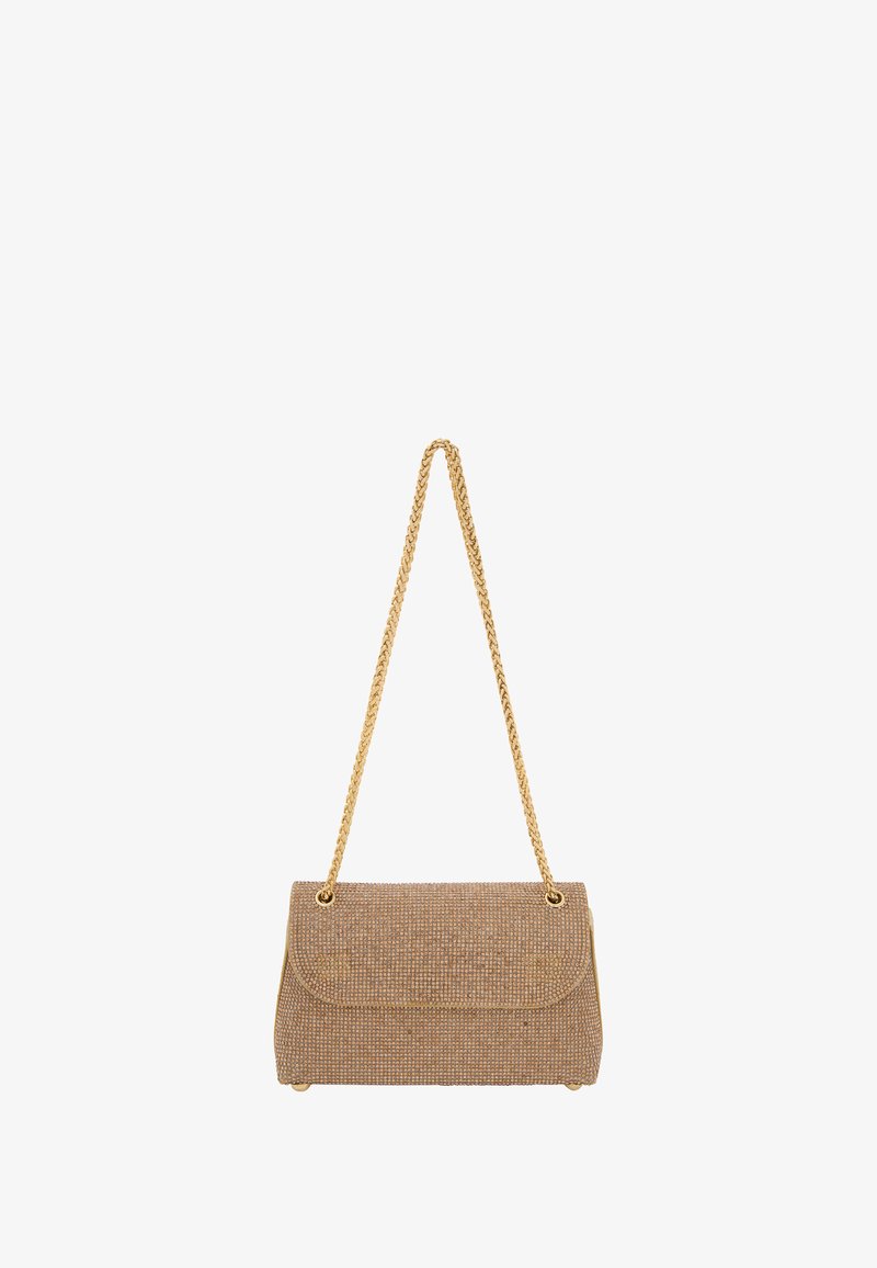 Beige kuvertväska med kedjehandtag, texturerad yta med små, skimrande detaljer och ett locklock. Guldfärgade beslag.