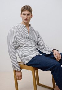 Mango CHENNAIR - Camicia - royal blue