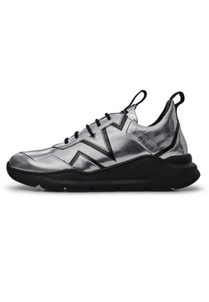 TRIANGLE MIRROR - Trainers - black