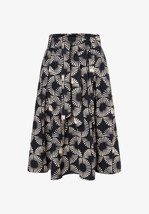 Jupe midi noire avec motif éventail circulaire beige, devant plissé et ceinture en tissu nouée à la taille.