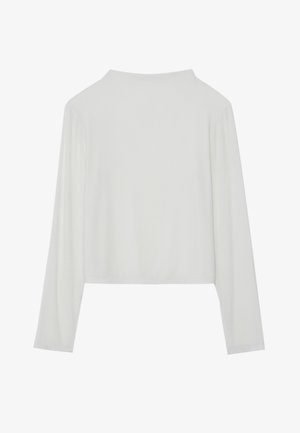 Weißes langärmliges Croptop aus geripptem Stoff. Es hat einen runden Halsausschnitt und einen lässigen Schnitt mit weicher, glatter Textur.