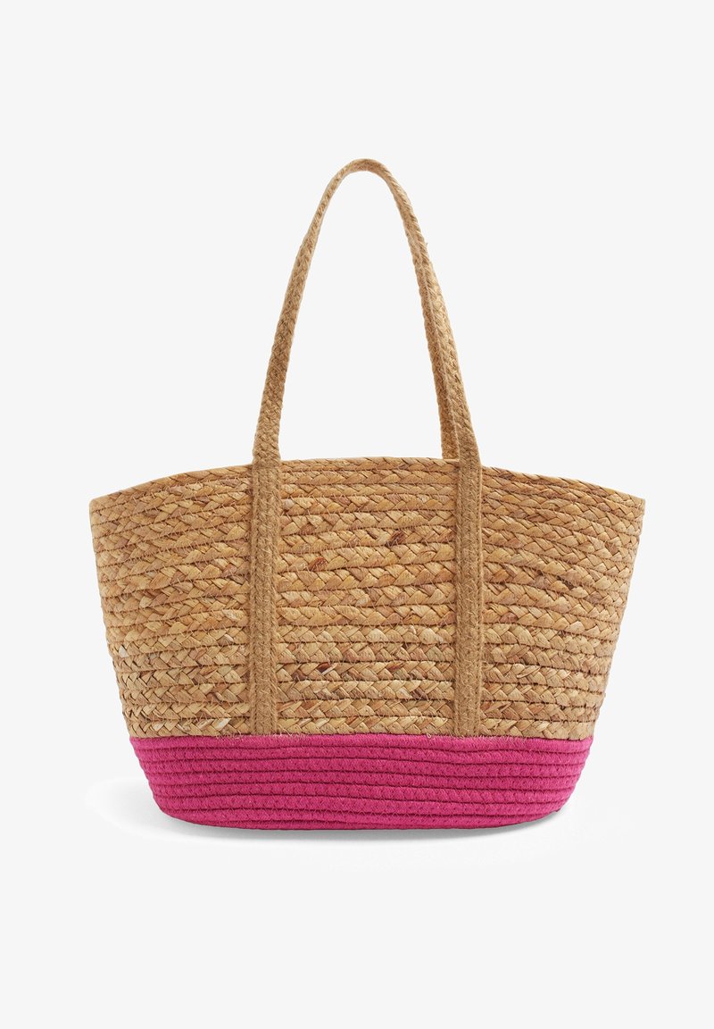 Sac cabas en paille tressée avec deux bretelles et une section inférieure rose vif, sur fond blanc.