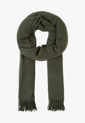 Écharpe en laine vert olive doux avec des extrémités frangées, enroulée en forme circulaire lâche montrant la texture et l'épaisseur.