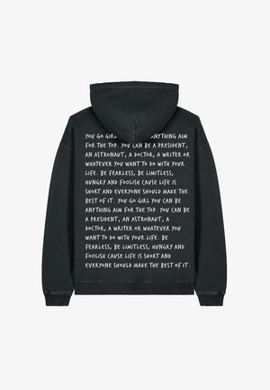 Felpa nera con cappuccio e testo bianco sulla parte posteriore, caratterizzata da frasi motivazionali scritte in un font a mano informale. Vestibilità standard, polsini a costine.