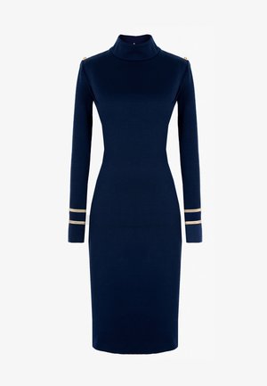 Granatowa dopasowana sukienka z wysokim kołnierzem, długimi rękawami i złotymi akcentami na ramionach i mankietach. Gładki materiał i przylegający krój.