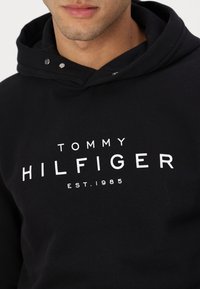 Tommy Hilfiger HOODY - Sweatshirt - black
