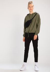 Urban Classics Felpa con cappuccio - olive