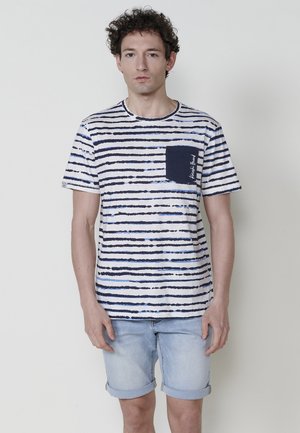 Striped short-sleeve t-shirt in white and navy blue, featuring a solid navy pocket with embroidered text. Casual fit, lightweight fabric.