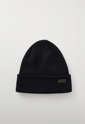 Bonnet en tricot noir avec un revers. Présente une petite étiquette en cuir marron sur le revers. Texture douce et ajustement confortable.