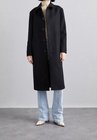 Filippa K Abrigo clásico - black