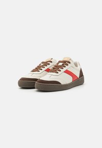 Marc O'Polo COURT  - Joggesko - white/poppy red