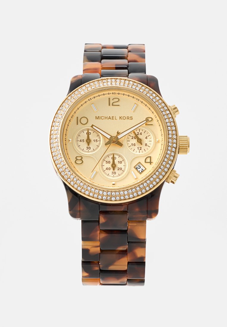 Montre chronographe dorée avec bracelet en écaille de tortue, dotée d'une lunette incrustée de cristaux, de trois sous-cadrans et d'un affichage de la date.