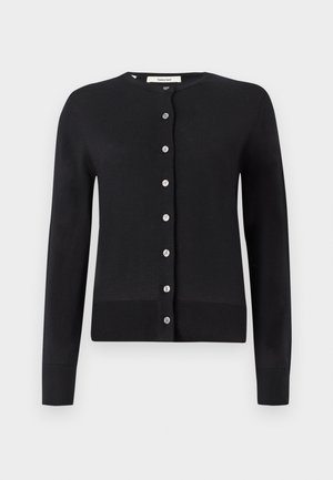 Schwarzer Cardigan aus einem weichen Stoff, mit rundem Halsausschnitt, langen Ärmeln und einer zentralen Knopfleiste mit silbernen Knöpfen.