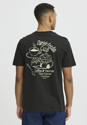 BHVAGNER - T-shirts med print - black