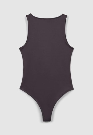 Costume intero nero con collo alto e design senza maniche. Tessuto liscio ed elastico con schiena a perizoma e dettagli di cucitura minimi.