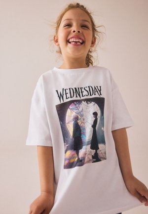 Next, WEDNESDAY, biały
